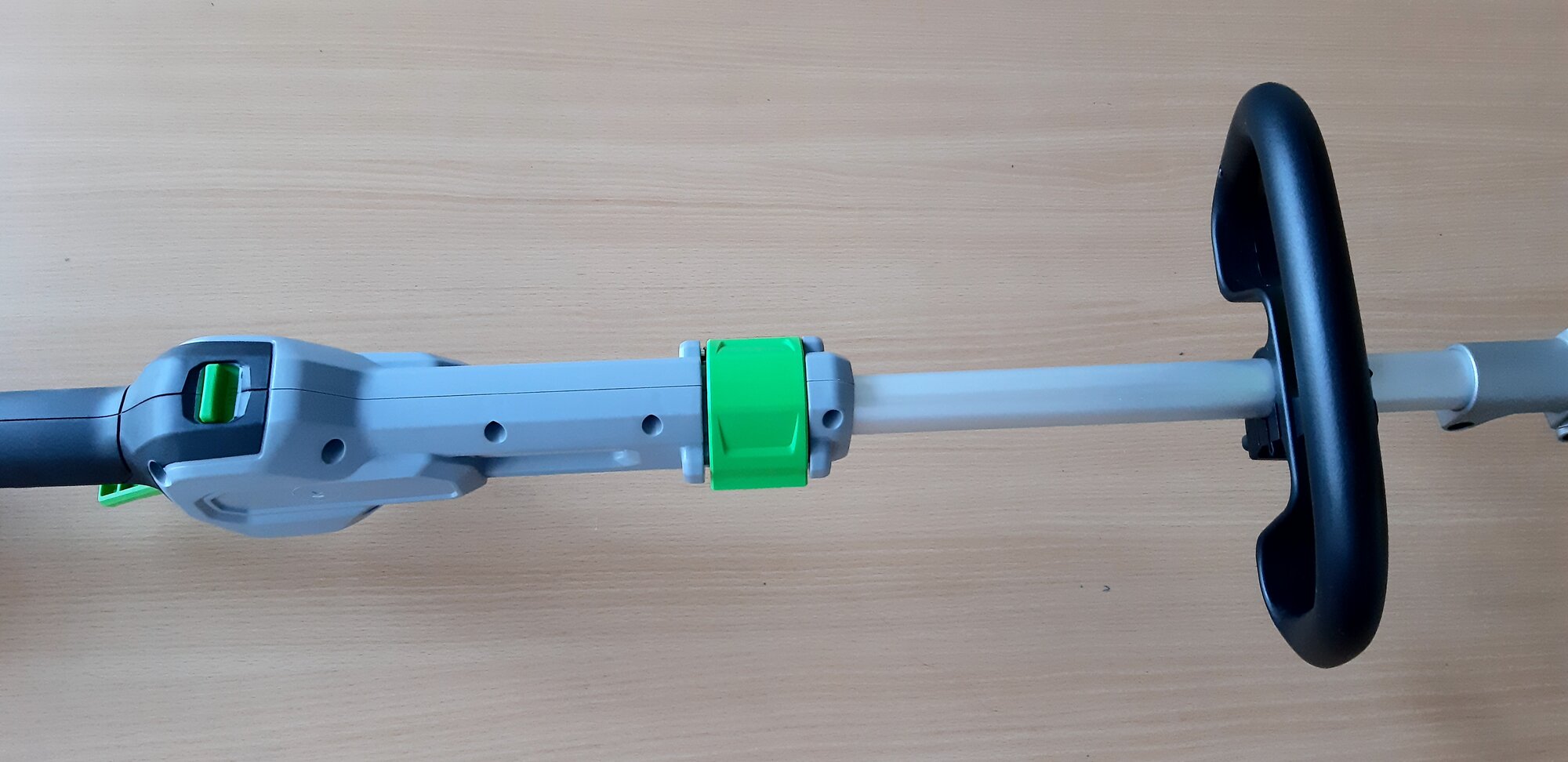 AKU teleskopický strunový travní vyžínač ST1400E-ST (pouze stroj)